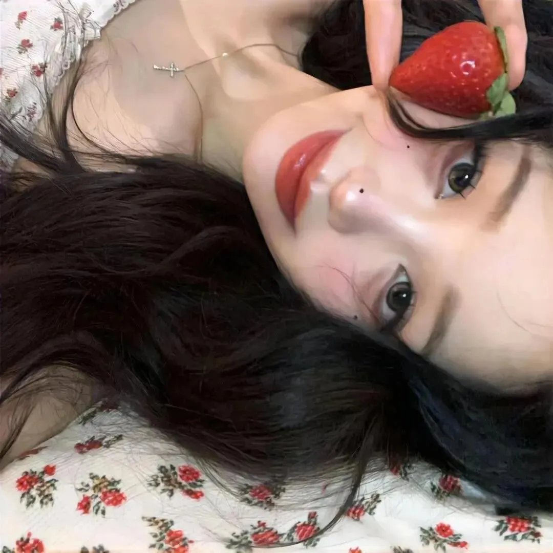 她比烟花寂寞